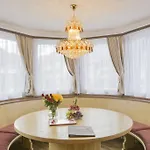 Golden Gapa Family 8 *