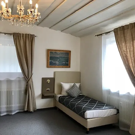 Golden Gapa Family 8